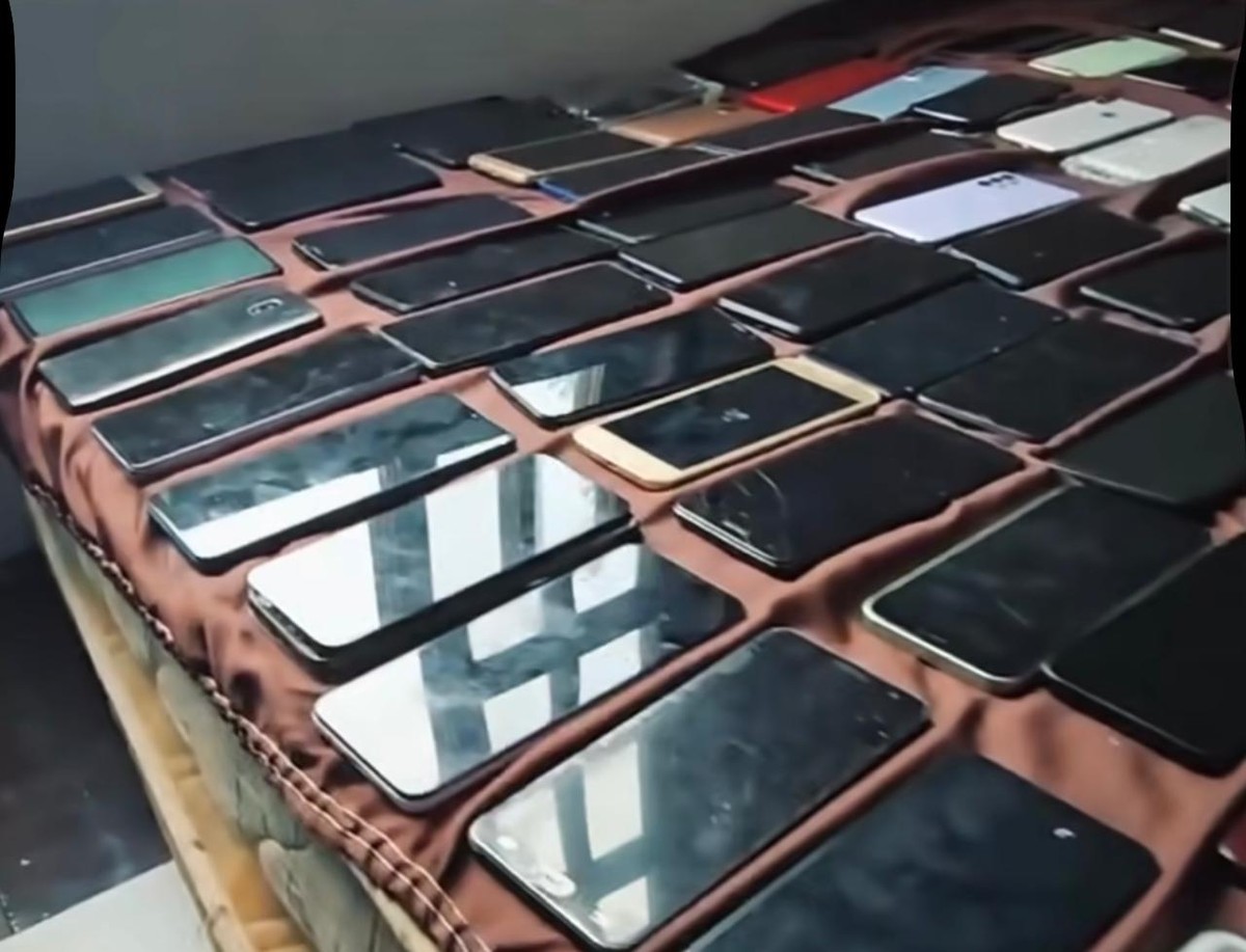 Celulares recuperadores por policiais civis na Operação Rastreio (Foto: Polícia Civil/Divulgação)