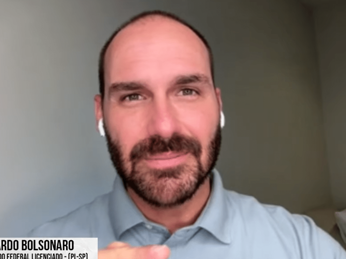 Bolsonaristas veem Trump como aliado para candidatura de Eduardo em 2026 Eduardo Bolsonaro (PL-SP), em entrevista para rádio Auriverde (Foto: Reprodução/YouTube)