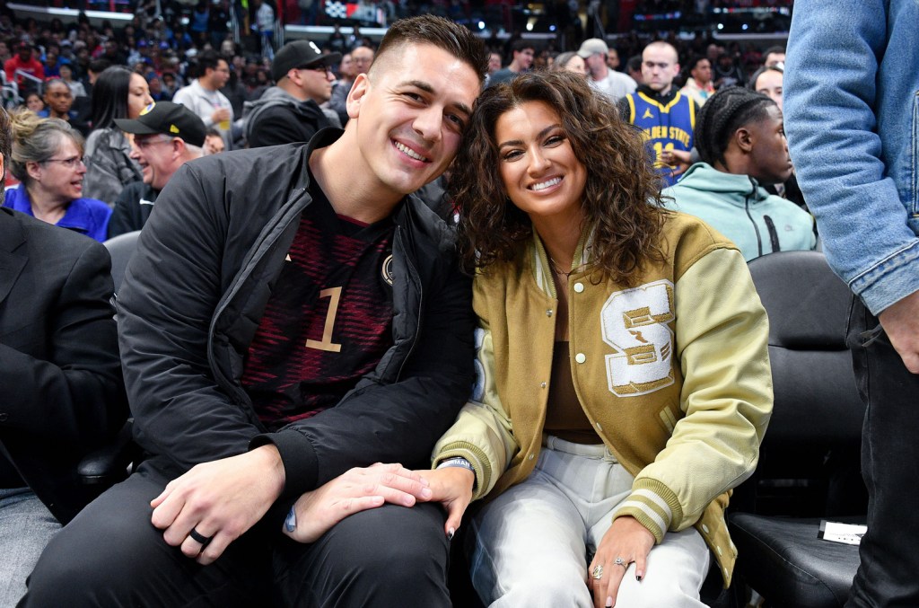 Tori Kelly está grávida e espera seu primeiro filho com seu marido, Andre Murillo. (Foto: Reprodução)