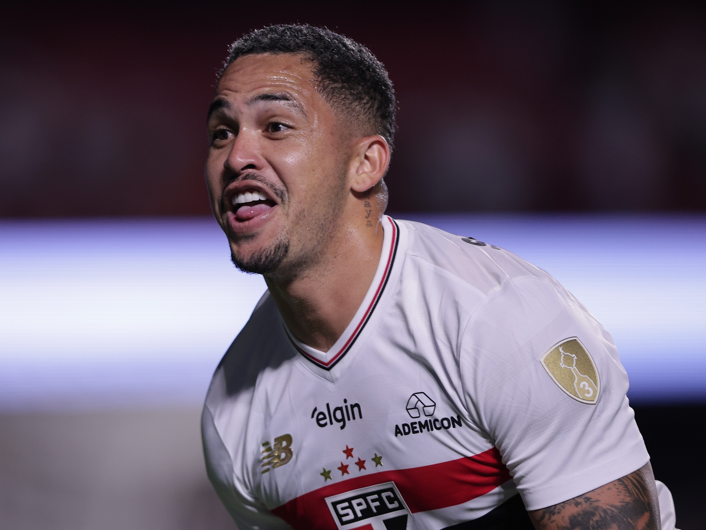 Crespo enfrenta desafio em estreia com suspensão de Luciano no ataque ideal