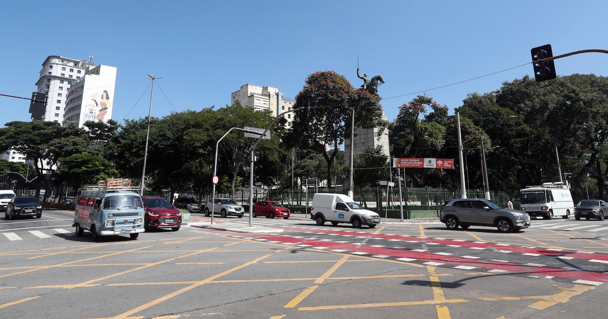 Projeto prevê VLT na esquina entre as Avenidas Duque de Caxias e Rio Branco, no centro: duas linhas devem percorrer a região. (Foto: Werther Santana/Estadão)