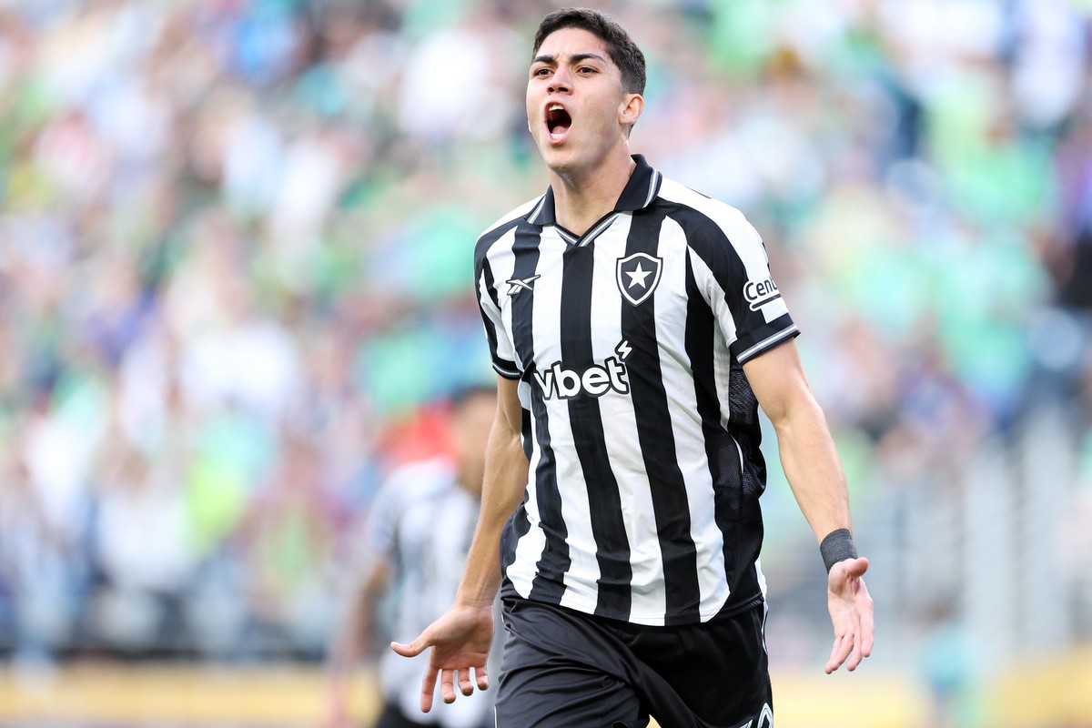 Jair é negociado com Nottingham Forest por R$ 76 milhões e deixa Botafogo Jair marcou o primeiro gol do Botafogo na Copa do Mundo de Clubes (Foto: Vitor Silva/Botafogo)