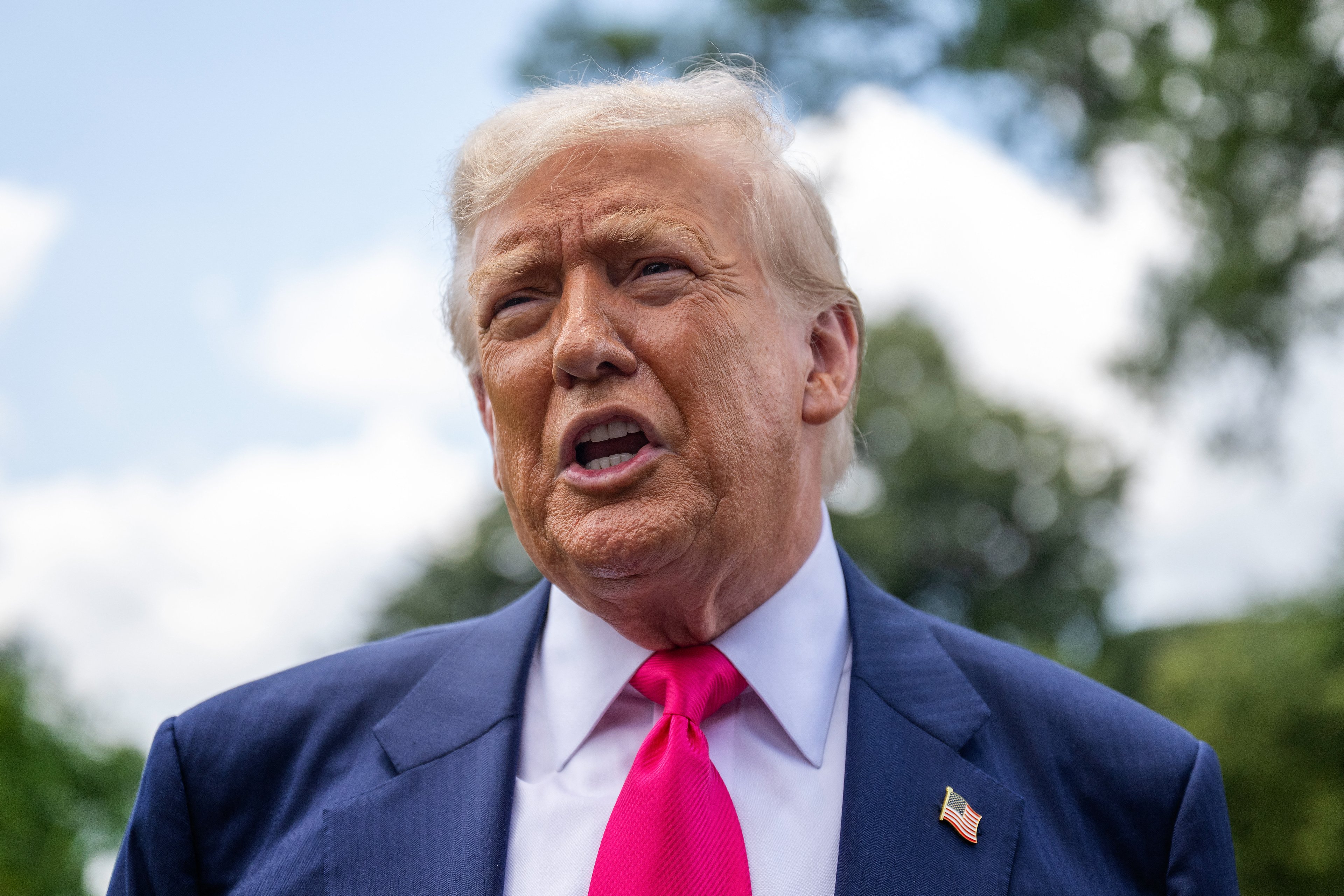 Trump é diagnosticado com insuficiência venosa crônica após inchaço nos tornozelos Alemanha e Reino Unido assinam pacto de defesa mútua em meio a distanciamento dos EUA da Europa (Foto: Reprodução)