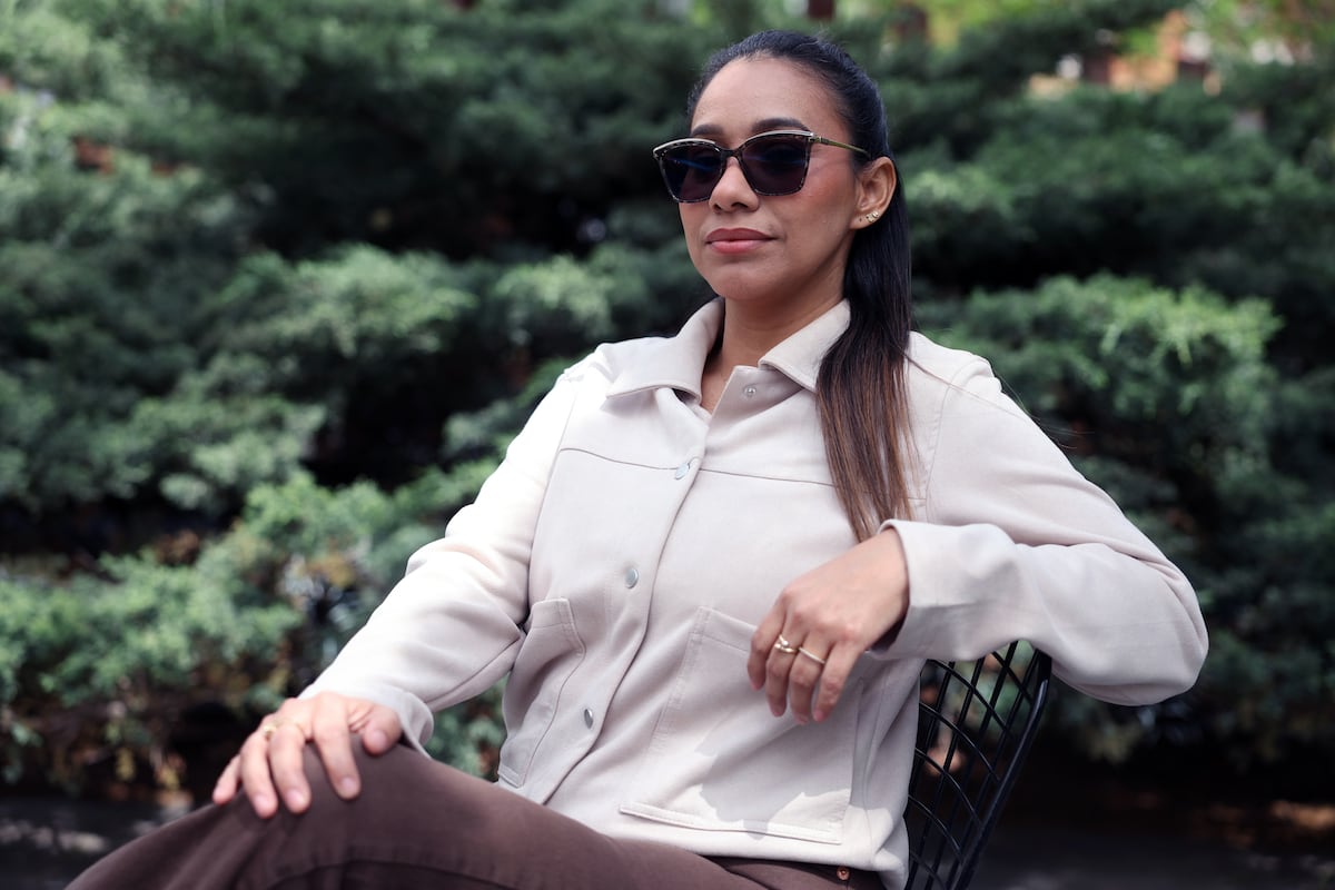Laboratório de paz inovador na Colômbia enfrenta ameaças crescentes Yésica Méndez, líder social colombiana, fotografada nos jardins da Fundação Juan March em Madrid. (Foto: Pablo Monge)