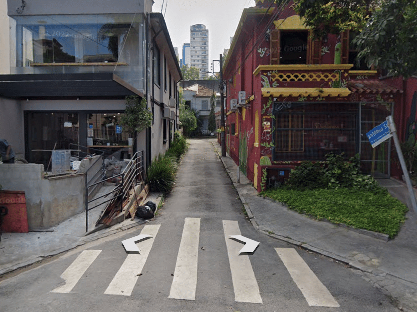 São Paulo cobra R$ 16 milhões para liberar rua para construção de condomínio Incorporadora comprou e demoliu imóveis da vila e agora quer comprar a rua (Foto: Reprodução/Google Maps)