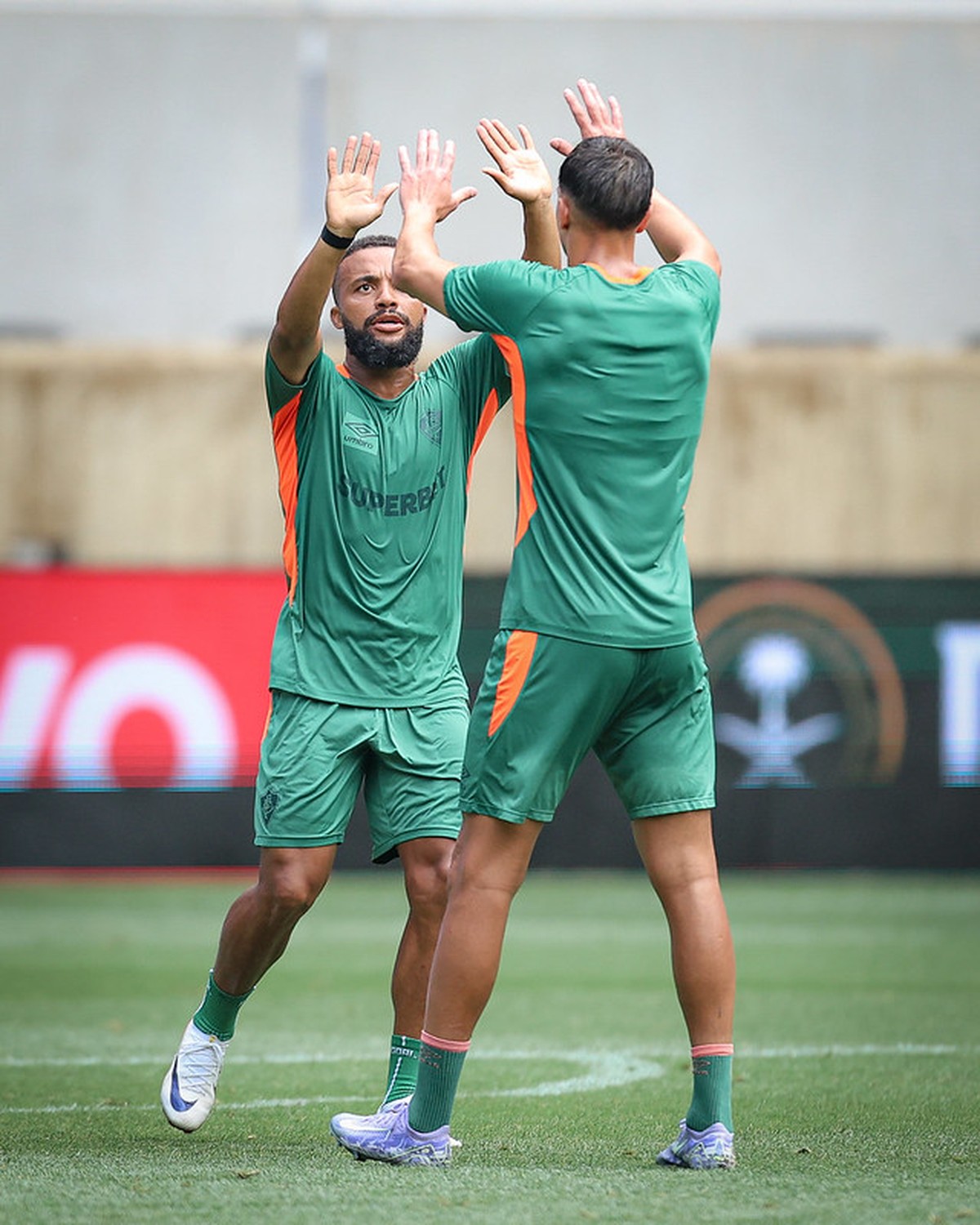 Fluminense utiliza ciência da felicidade para fortalecer autocuidado e apoio coletivo Cooperação entre atletas dentro e fora de campo é trunfo do Fluminense para ir à final (Foto: Divulgação)