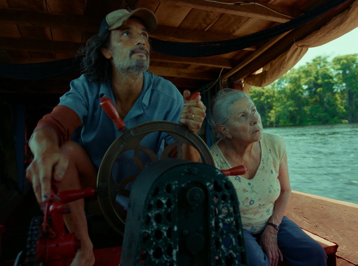 Rodrigo Santoro e Denise Weinberg em 'O último azul', de Gabriel Mascaro (Foto: Divulgação / Guillermo Garza)