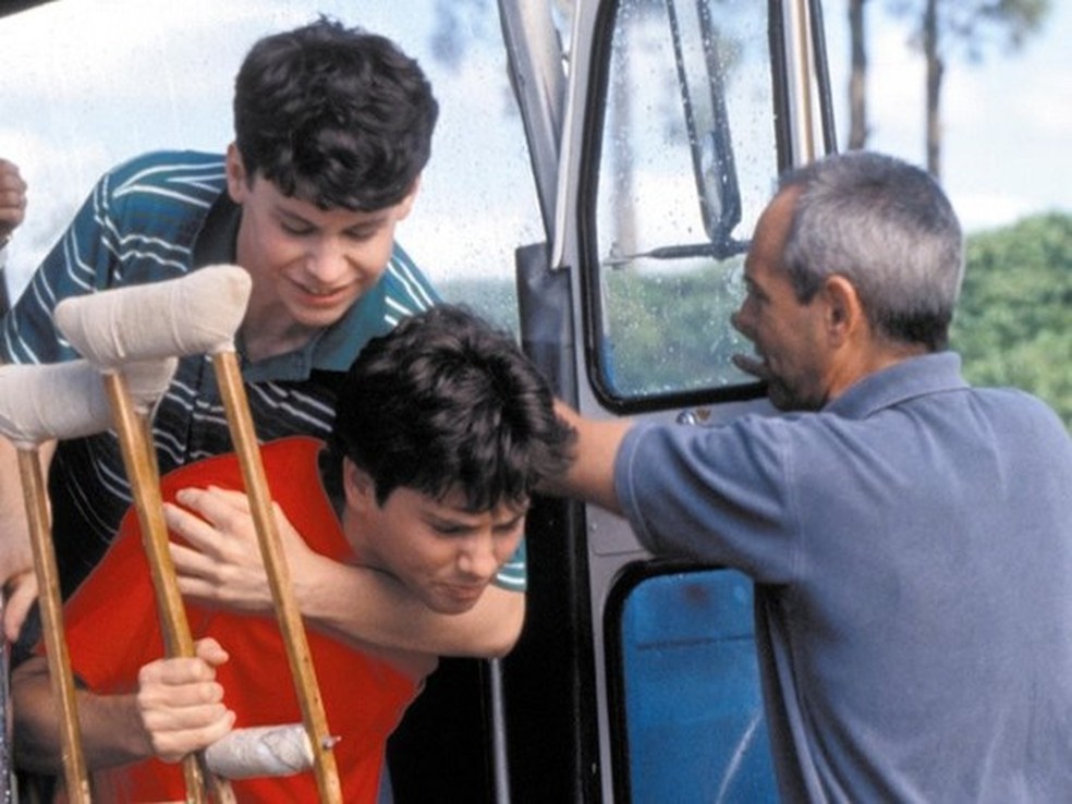Inundação nos EUA deixa mortos e revive tragédia que inspirou filme de 1987 Cena do filme 'Enchente: Quem Salvará Nossos Filhos?' (Foto: Reprodução/The Wolper Organization)