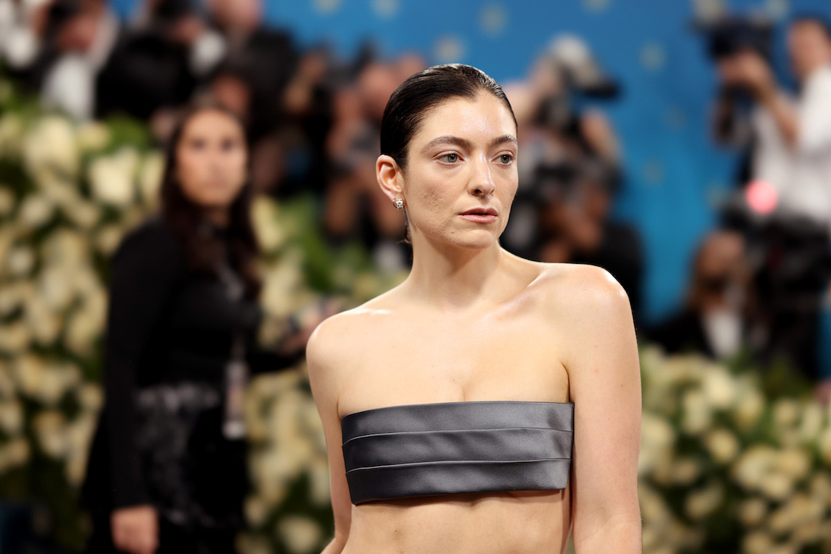 Lorde causa polêmica com foto ousada que viraliza nas redes sociais Lorde no Met Gala de 2025. (Foto: John Shearer/WireImage)