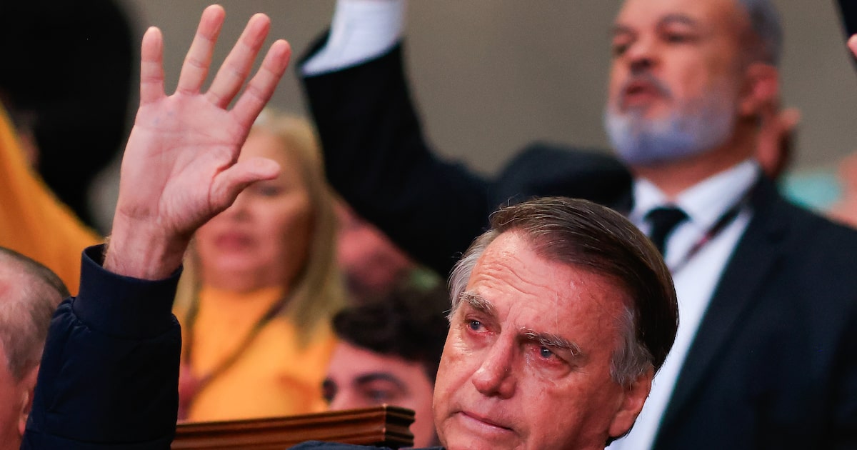 Ex-presidente Jair Bolsonaro (PL) teve o celular apreendido pela Polícia Federal por ordem do ministro Alexandre de Moraes (Foto: Wilton Júnior/Estadão)