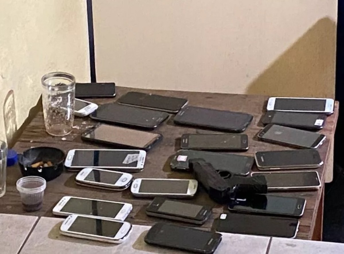 Polícia Civil notifica usuários de celulares roubados para devolução imediata Celulares roubados apreendidos pela Polícia Civil (Foto: Divulgação/Polícia Civil)