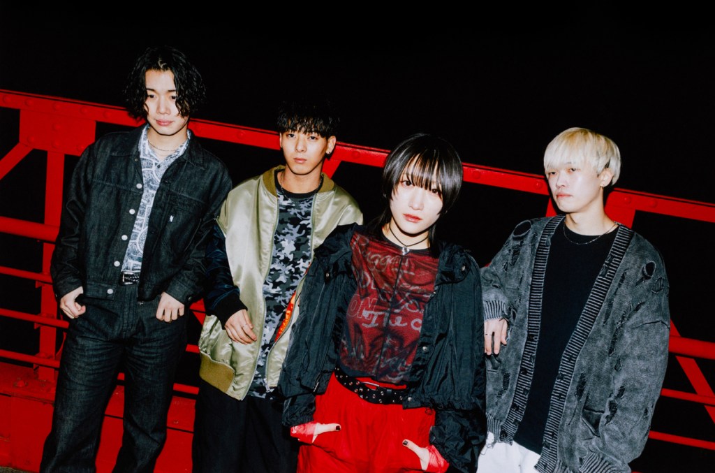 yutori surpreende com nova música e revela facetas em tema de encerramento de anime Os membros da yutori conversaram com a Billboard JAPAN sobre as mudanças que vivenciaram como resultado de sua estreia em uma gravadora de grande porte. (Foto: Reprodução)