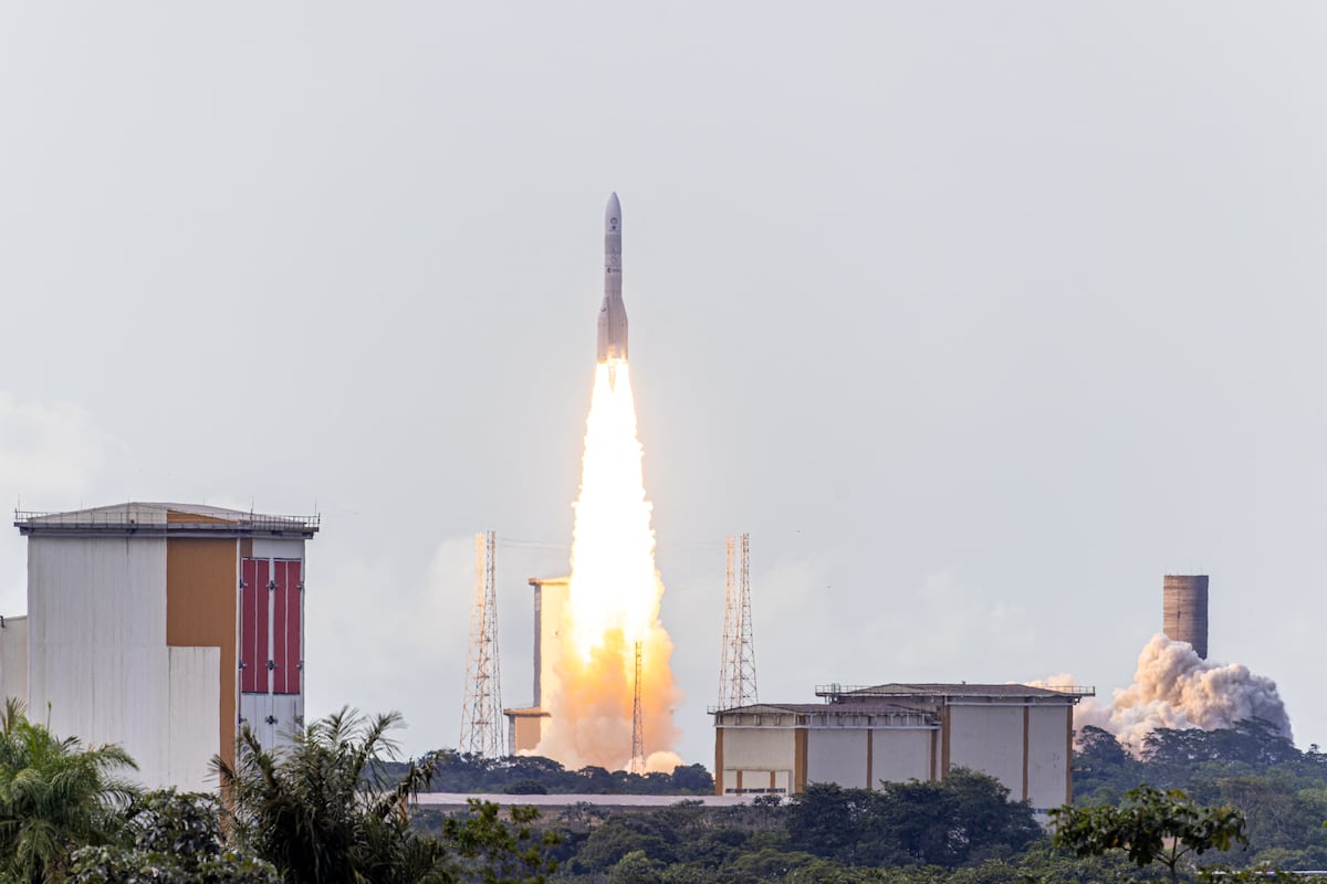 Europa avança na corrida espacial com novo cohete desafiando superpotências Despegue do ‘Ariane 6’ no dia 9 de junho, na Guiana Francesa. (Foto: JODY AMIET / AFP / GETTY IMAGES)