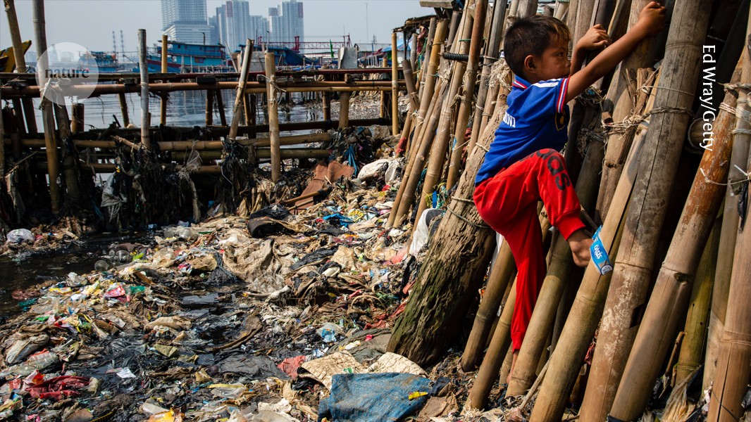 A poluição por plásticos é um problema ambiental crescente e tem implicações para a saúde humana. (Foto: Ed Wray/Getty)