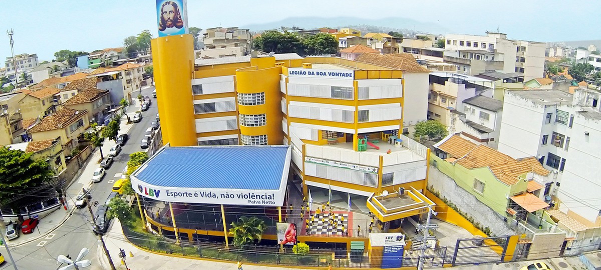 Adolescente é atingida por bala durante aula de Educação Física em escola no Rio Centro Educacional José de Paiva Netto, em Del Castilho (Foto: Divulgação)
