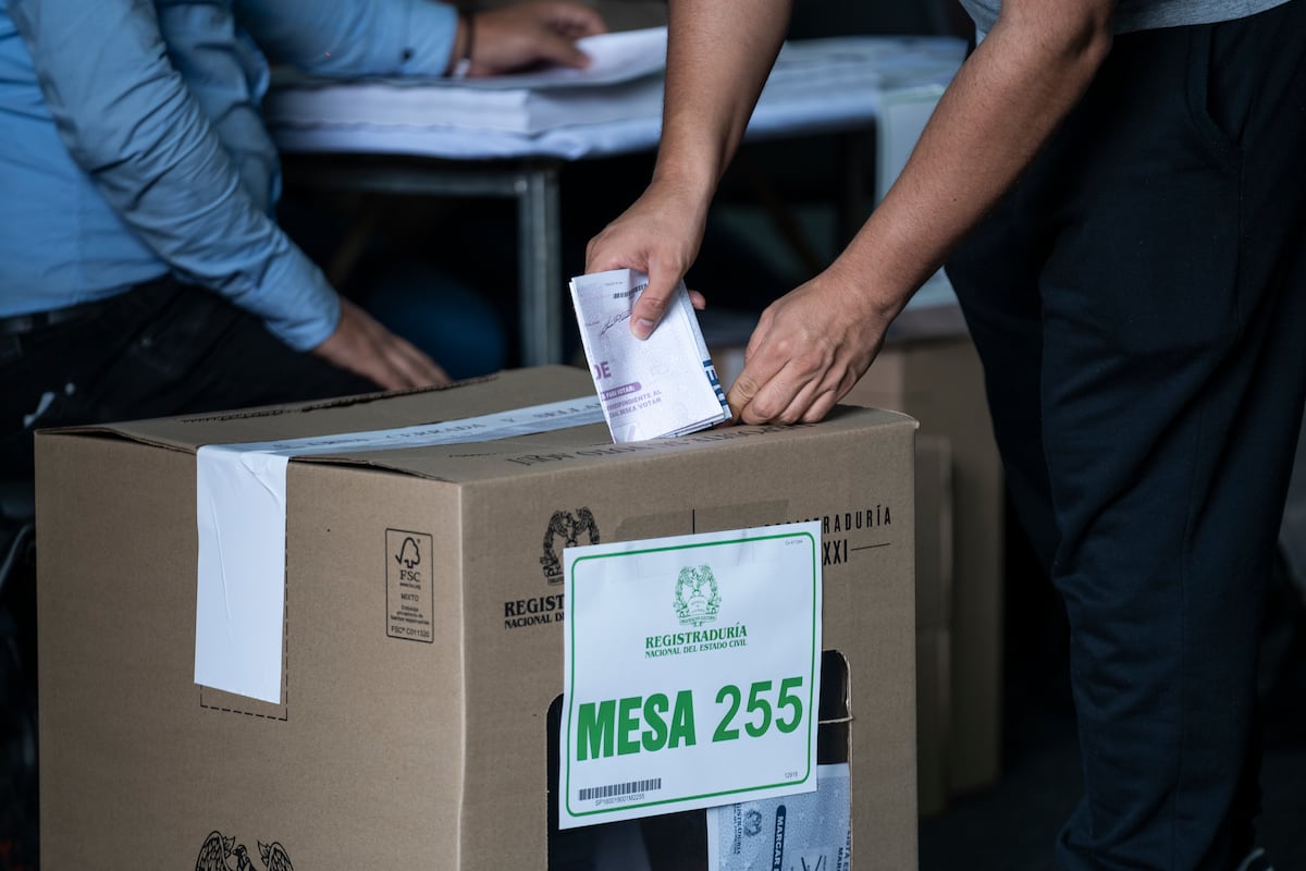 Petro questiona transparência nas eleições de 2026 após contrato milionário com firma Elecciones territoriales del 29 de octubre del 2023, en Bogotá. (Foto: NATHALIA ANGARITA)