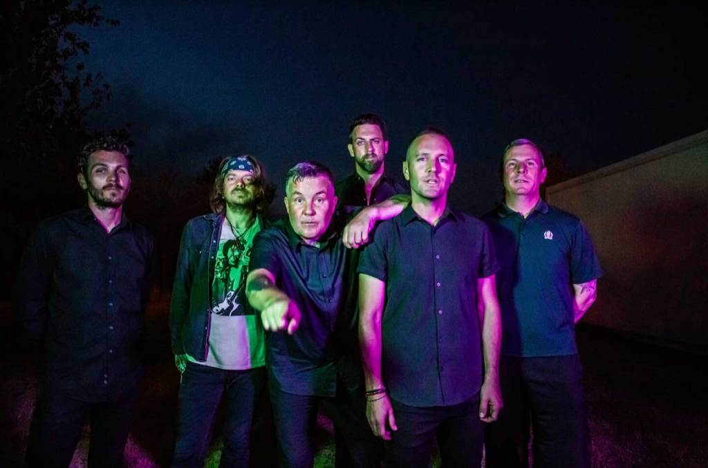Dropkick Murphys lança álbum 'For the People' em resposta à crise americana Ken Casey, vocalista do Dropkick Murphys, fala sobre o novo álbum da banda 'For the People', o segundo mandato presidencial de Donald Trump, música de protesto e mais. (Foto: Reprodução)