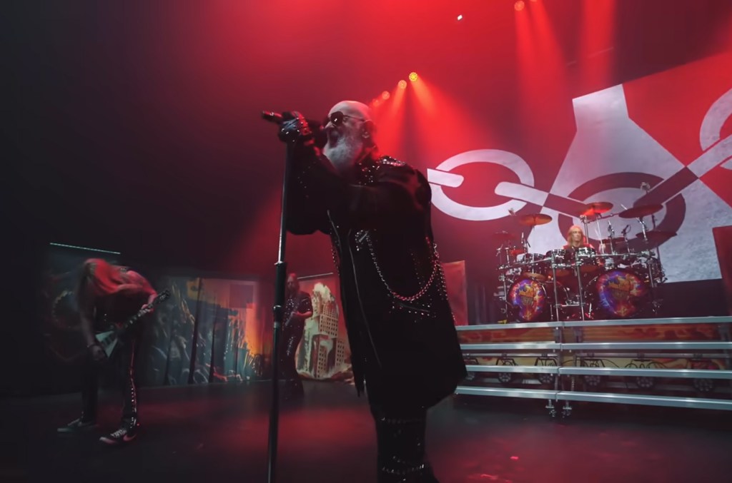 Judas Priest lança cover de 'War Pigs' após não participar do show final do Black Sabbath Judas Priest não poderá participar do show final do Black Sabbath no sábado (5 de julho), então homenagearam a banda de Ozzy Osbourne com uma incrível versão de 'War Pigs'. (Foto: Reprodução)