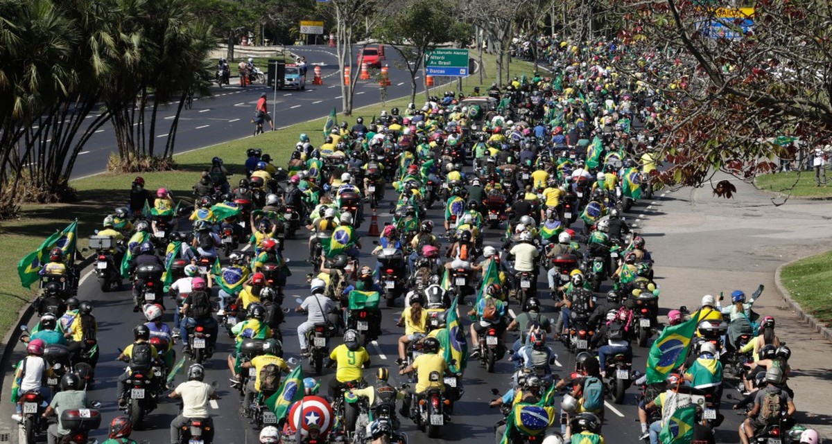 STF aumenta segurança para motociata de apoiadores de Bolsonaro em Brasília Motociata com participação do presidente Jair Bolsonaro passa pelo Aterro do Flamengo (Foto: Gabriel de Paiva)