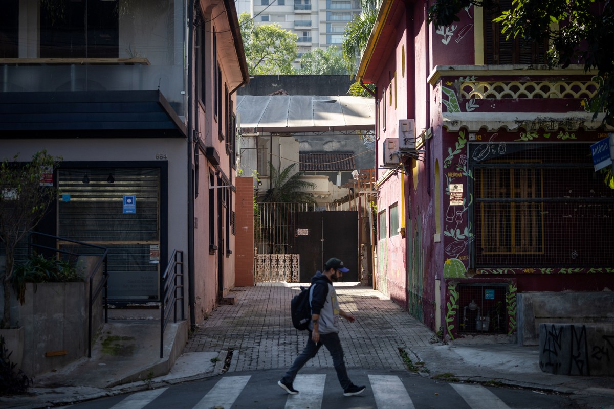 Privatização de ruas em SP gera polêmica sobre uso de espaços públicos Vila que prefeitura quer vender nos Jardins: R$ 16 milhões (Foto: Maria Isabel Oliveira / O Globo)