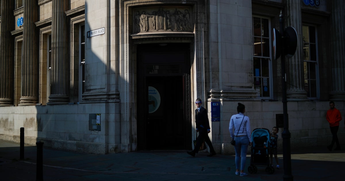 Santander compra banco TSB no Reino Unido por £2,7 bilhões e expande operações O Sabadell adquiriu o TSB por cerca de £1,7 bilhão há uma década (Foto: Reprodução)