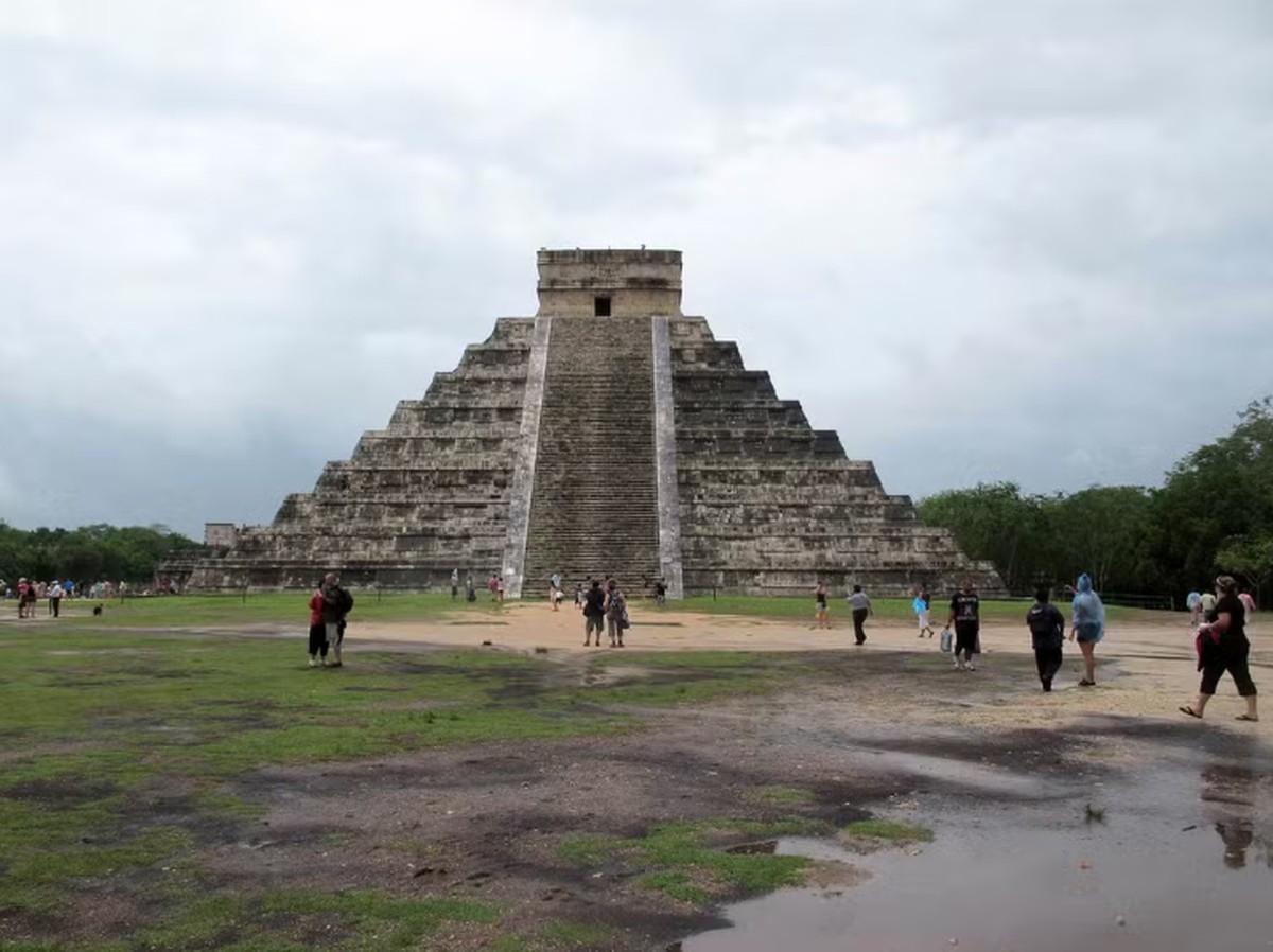 ONU alerta que 73% dos patrimônios culturais e naturais estão em risco severo Pirâmide de Chichén Itzá recebe turistas (Foto: Regina Alvarez/Agência O Globo)