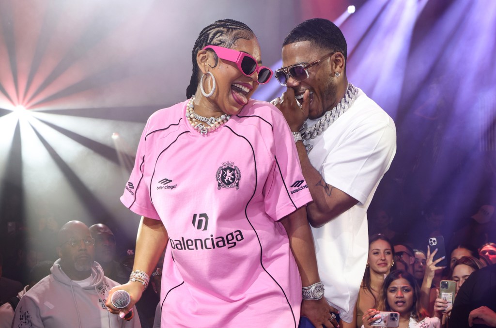 Nelly escolhe hit de 2002 como a melhor música de Ashanti para sua esposa Nelly jogou um jogo de "Isso ou Aquilo" com 'Cocoa Butter' enquanto escolhia seu sucesso favorito da esposa, Ashanti. (Foto: Reprodução)