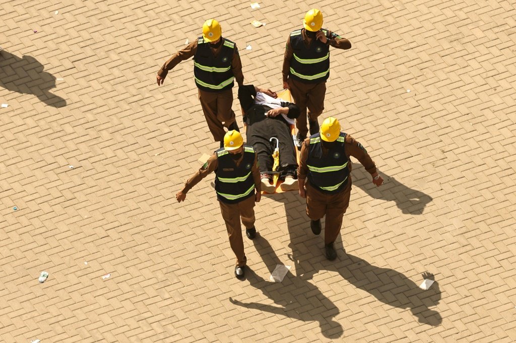 Calor extremo na Europa: serviços de emergência italianos reportaram aumento de 10% nos casos de insolação, tendo entre as principais vítimas idosos e pessoas em situação de rua. (Foto: AFP)