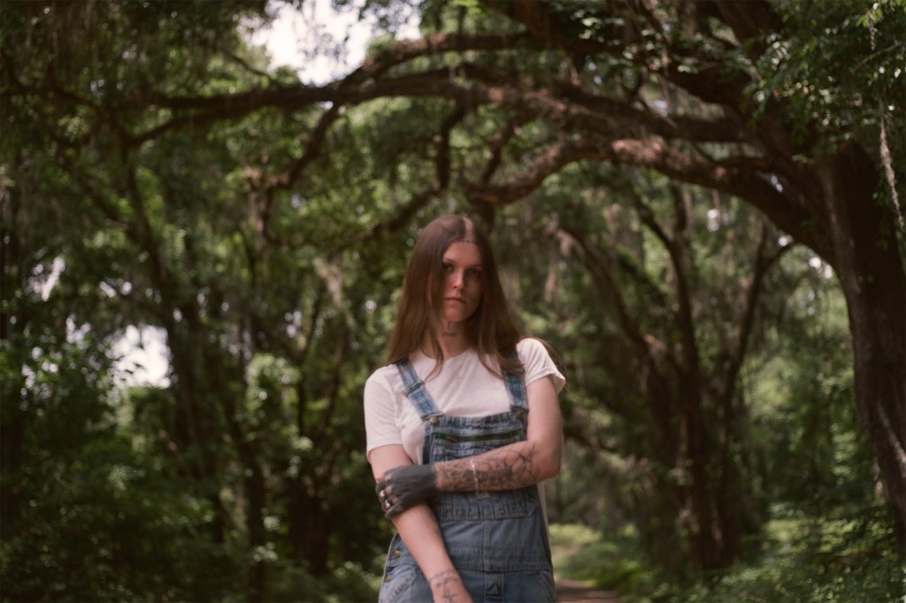Bem-vindo ao Queer Jams of the Week, uma seleção semanal de novas músicas de artistas LGBTQ+, incluindo Ethel Cain, Lucy Dacus e mais. (Foto: Reprodução)