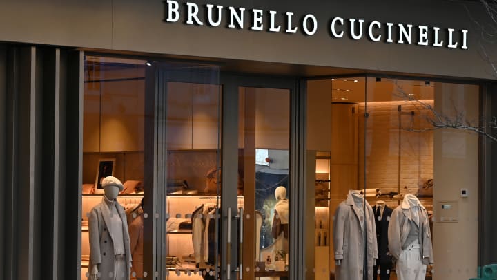 Marca italiana de 'luxo discreto' supera tarifas e registra aumento nas vendas Uma visão geral externa da loja da marca de moda de luxo Brunello Cucinelli na Sloane Street, Knightsbridge, em 17 de fevereiro de 2025, em Londres, Reino Unido. (Foto: John Keeble | Getty Images News | Getty Images)