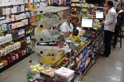 Tramita no Congresso Nacional um projeto de lei que pretende liberar a venda de medicamentos em supermercados. (Foto: Jefferson Rudy/Agência Senado)