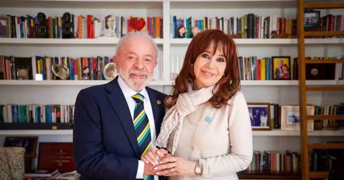 Trump e Bolsonaro estabelecem paralelos com Lula e Cristina Kirchner na política O presidente Lula em visita à ex-presidente da Argentina Cristina Kirchner, que cumpre prisão domiciliar (Foto: Reprodução/Instagram/Cristina Kirchner)