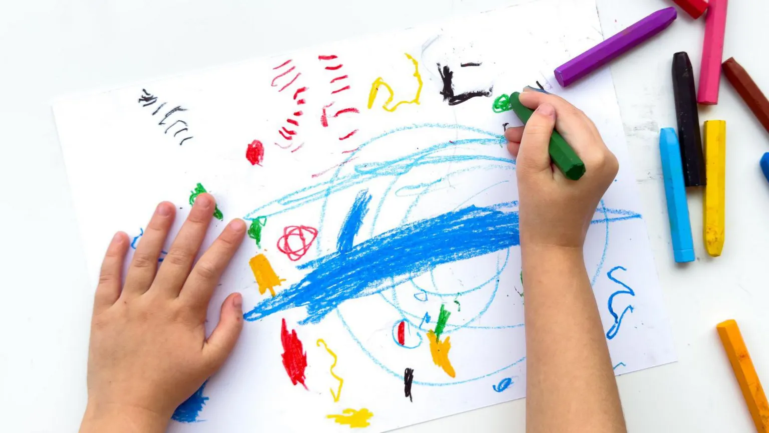 Trabalhadora de creche australiana é acusada de produzir vídeos de abuso infantil A Austrália está enfrentando questionamentos sobre como regula seu setor de creches (Foto: Getty Images)
