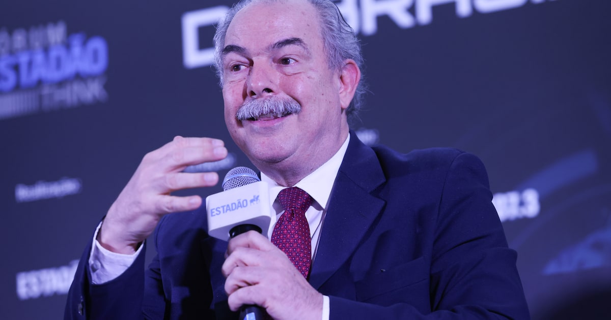 Mercadante defende manutenção das debêntures para impulsionar infraestrutura Não podemos encarecer as debêntures, afirmou Mercadante (Foto: Werther Santana/Estadão)
