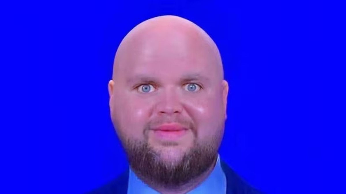 Irã provoca com lançamento de boneco Vance Reborn em ato de vingança Meme de JD Vance (Foto: Reprodução)
