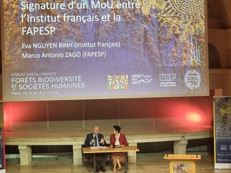 Ciência é essencial para combater o aquecimento global e preservar a biodiversidade Marco Antonio Zago, presidente da FAPESP, e Eva Nguyen Binh, diretora do Instituto Francês: instituições firmaram memorando de entendimento para a realização de simpósios conjuntos entre pesquisadores do Estado de São Paulo e da França (Foto: Elton Allison/Agência FAPESP)