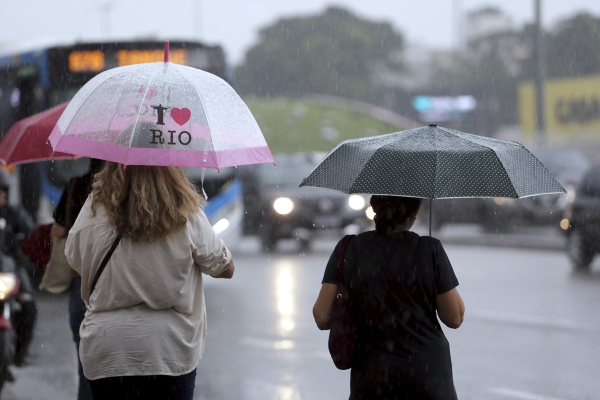 Inmet alerta para chuvas intensas no RJ e frio persiste no Centro-Sul nesta quarta Frente fria traz chuva para o Rio (Foto: Marcelo Theobald / Agência O Globo / Arquivo)