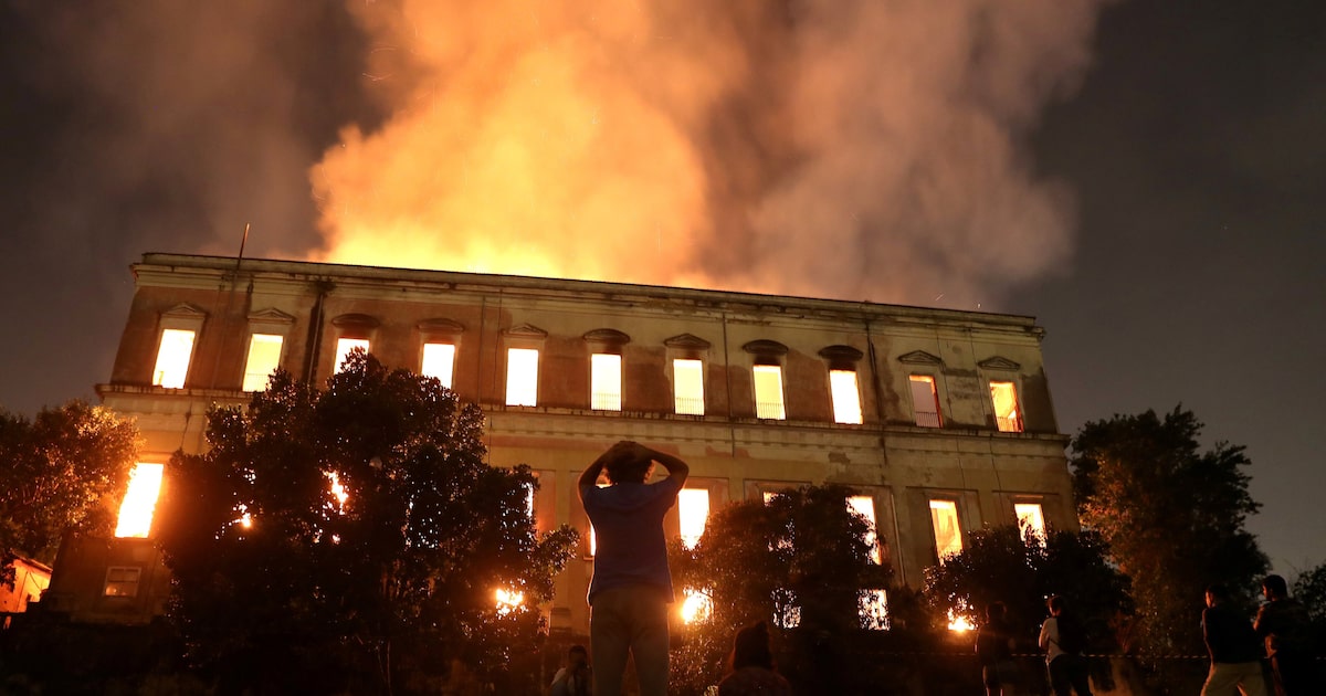 Museu Nacional recebe R$ 1,1 milhão em doação para recuperação de acervo Fogo que atingiu o Museu Nacional em setembro de 2018 consumiu a maior parte do acervo, que tinha 12 mil itens (Foto: REUTERS/Ricardo Moraes)