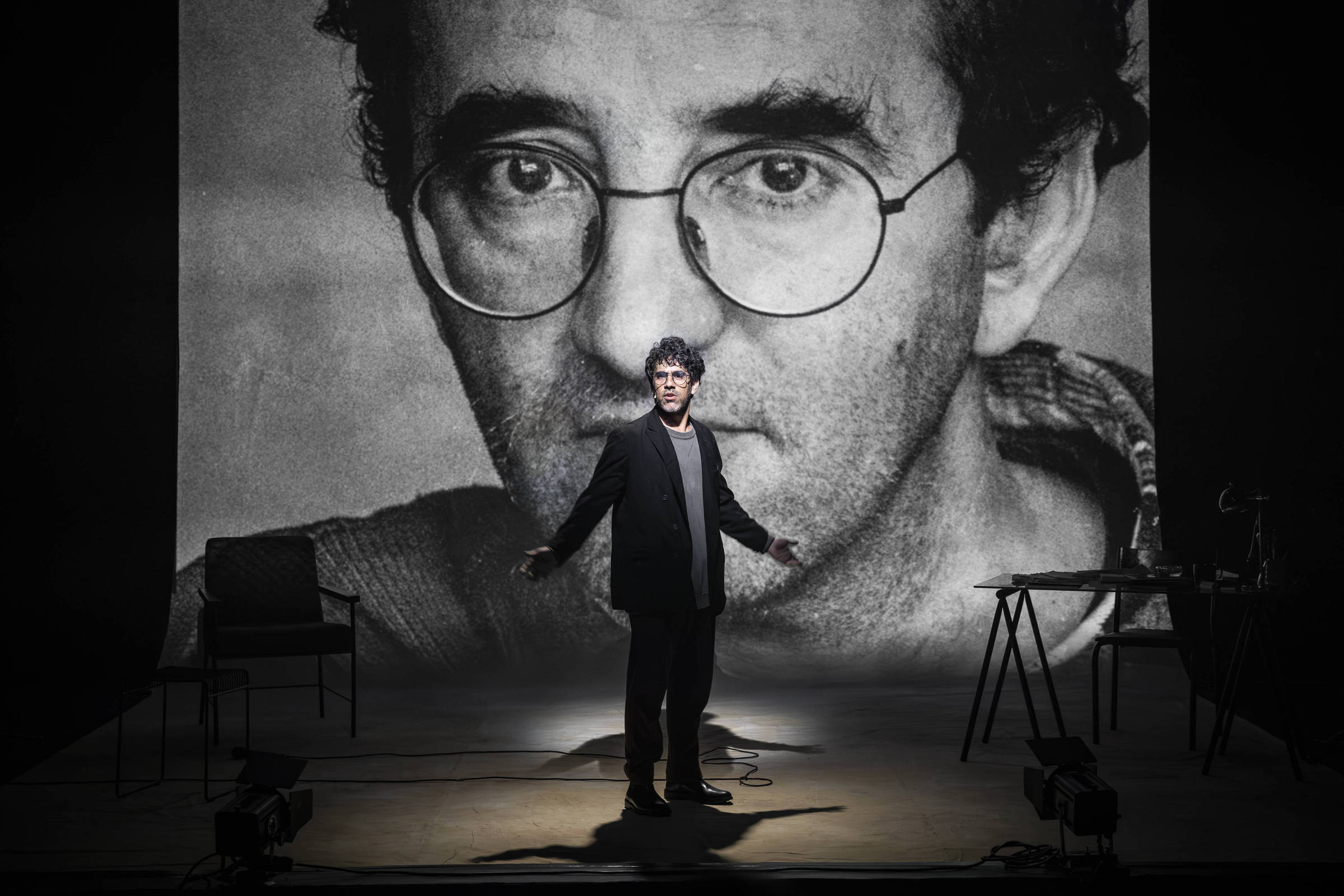 Polifônica Cia. celebra 10 anos com peças de Roberto Bolaño e Édouard Louis Atores Julia Lund, Igor Fortunato e João Côrtes (Foto: Renato Pagliacci/Divulgação)