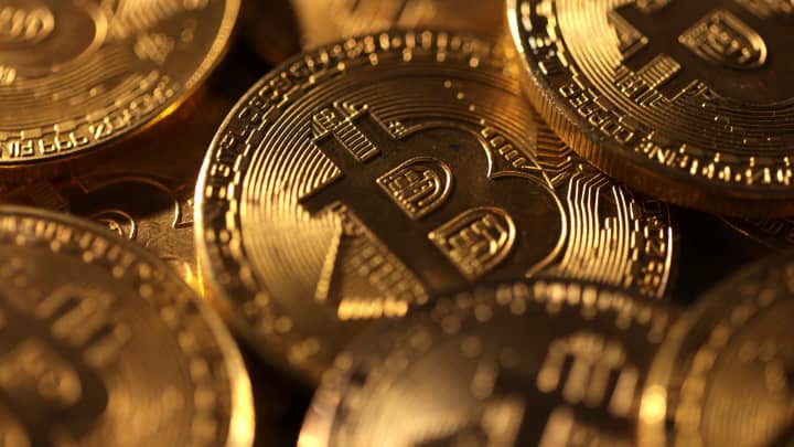 Bitcoin despenca para menos de R$ 117 mil após bloqueio de propostas de Trump Foto: Reprodução