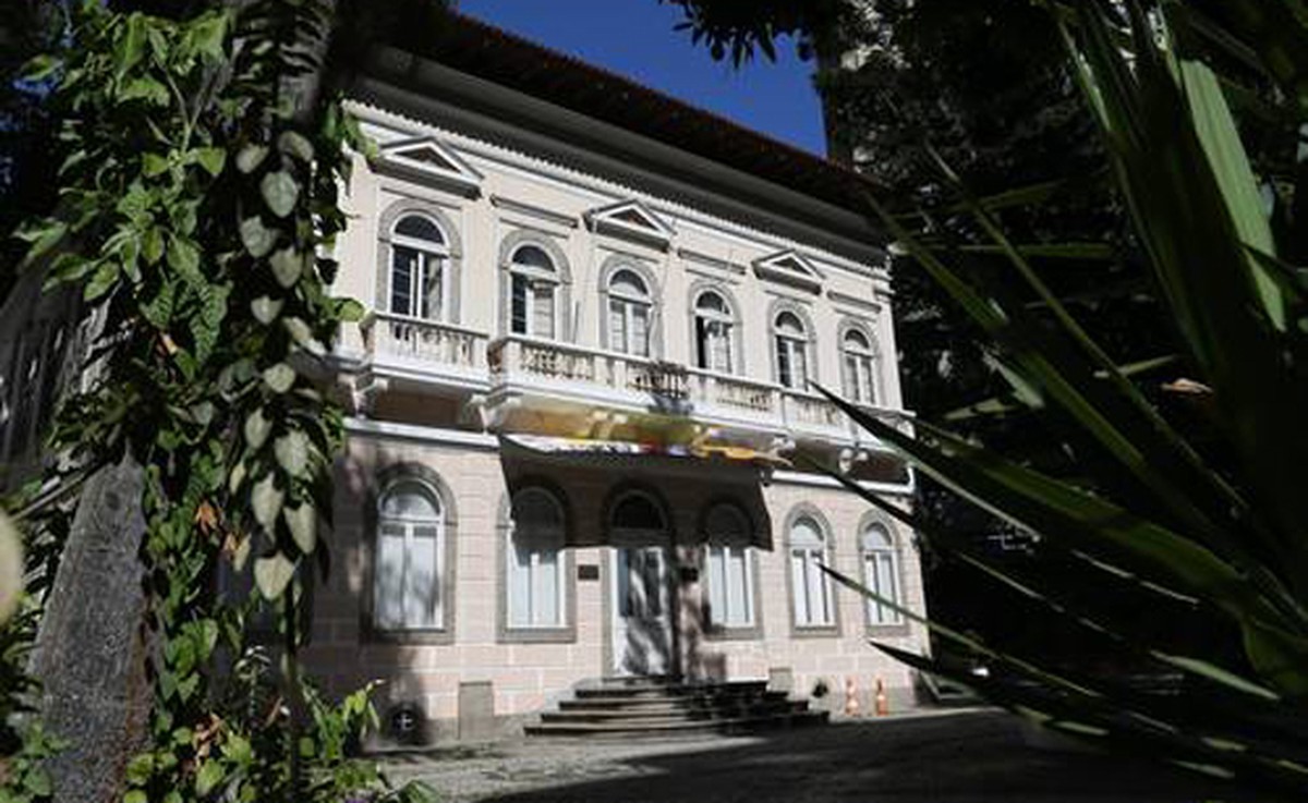 Obra no antigo Colégio Bennett, no Flamengo, ignora paralisação do Iphan Palacete de 1859 da Rua Marquês de Abrantes 55 que pertenceu ao colégio Bennett (Foto: Carlos Ivan/ O Globo)