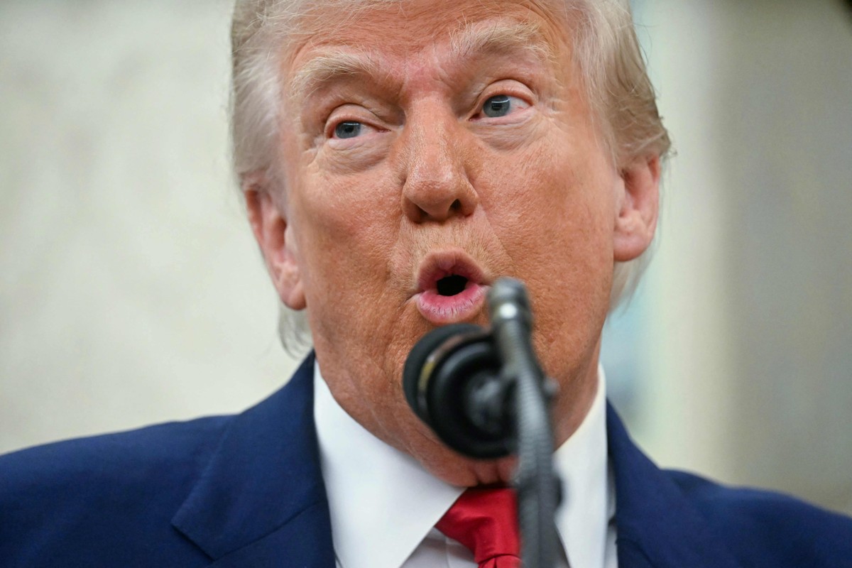 O presidente dos EUA, Donald Trump, fotografado no Salão Oval da Casa Branca (Foto: Jim Watson/AFP)