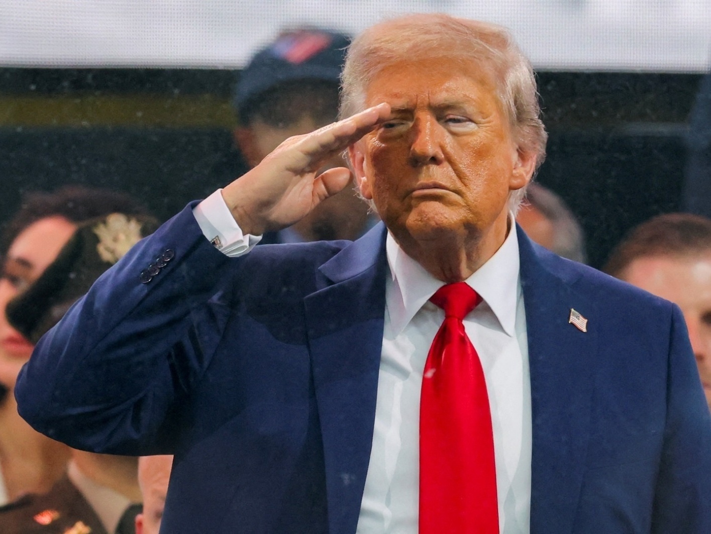 Trump em desfile militar (Foto: Carlos Barria/Reuters)