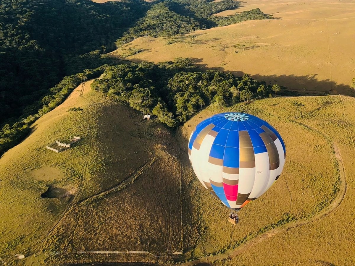 Risco de voar de balão é maior do que o de viajar de avião, revela estudo Voo de balão em Cambará do Sul (RS) (Foto: Roni Bitencourt)