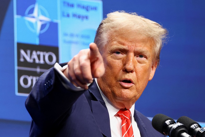 Trump anuncia envio de cartas sobre tarifas a partir de sexta-feira Presidente dos EUA, Donald Trump, gesticula durante coletiva de imprensa na cúpula da OTAN em Haia, Holanda, 25 de junho de 2025. (Foto: REUTERS/Piroschka Van De Wouw)