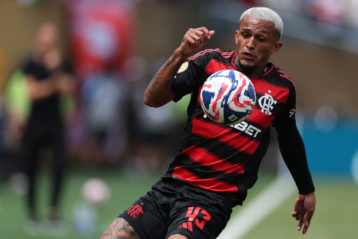 Flamengo busca motivação extra contra o Chelsea após vitória do Botafogo Wesley foi titular do Flamengo contra o Chelsea (Foto: CHARLY TRIBALLEAU / AFP)