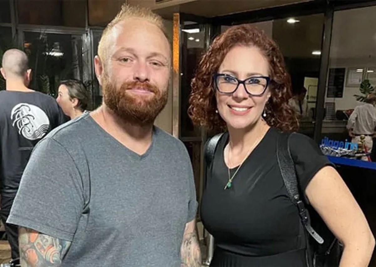 MP solicita investigação do TCU sobre falhas no sistema do CNJ após invasão A deputada Carla Zambelli postou foto de encontro com o hacker Walter Delgatti (Foto: Reprodução/Twitter)