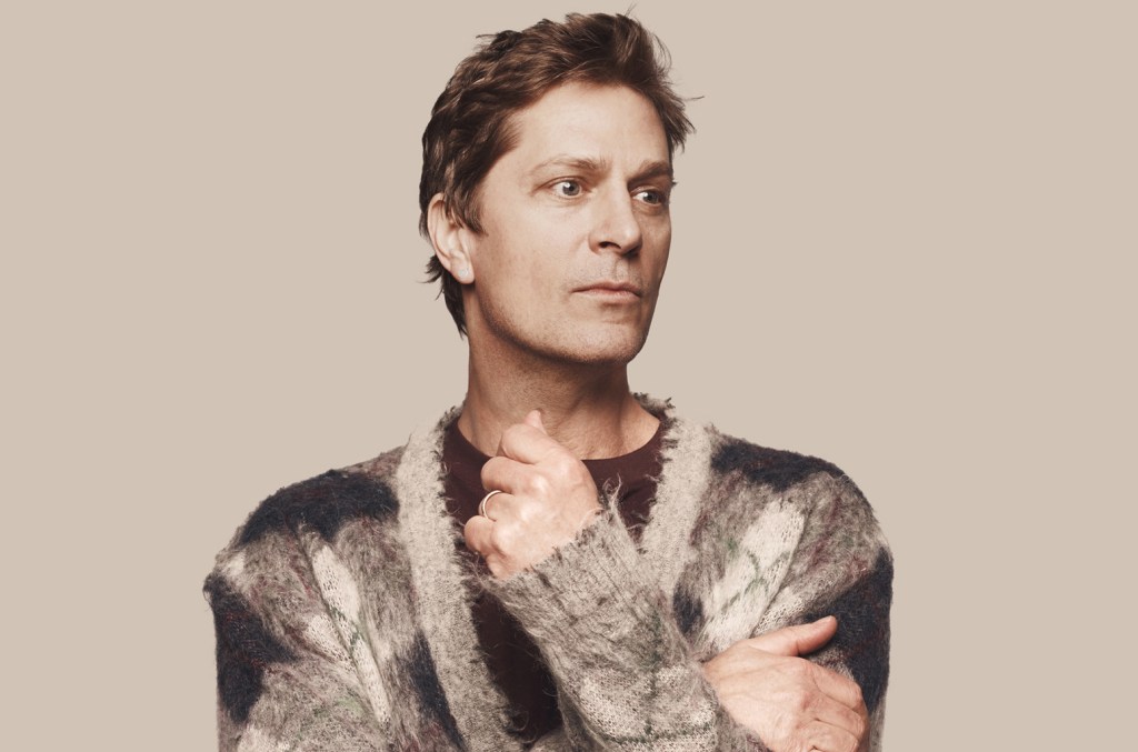 Rob Thomas comenta sobre mudança de gravadora após 30 anos na Atlantic Rob Thomas fala sobre a mudança de gravadora após 30 anos na Atlantic: "A Universal salvou o dia." (Foto: Reprodução)