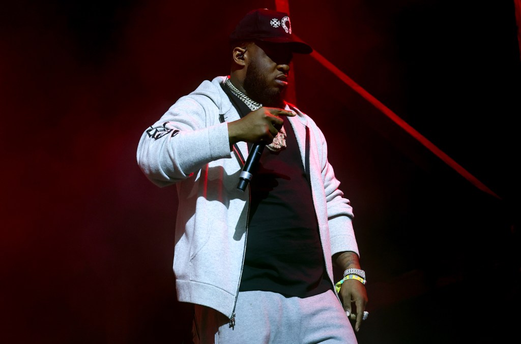 Maxo Kream afirma que não estava fugindo da polícia após prisão por velocidade Maxo Kream diz que não estava aludindo à polícia após sua prisão na semana passada, seu carro é apenas um pouco rápido. (Foto: Reprodução)