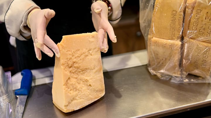 Trump ameaça tarifas e preocupa exportadores da UE com produtos como uísque e queijo June O'Connell, fundadora e diretora da destilaria irlandesa de gin e uísque Skellig Six18, disse que as tarifas dos EUA atingiram seu negócio com força este ano. (Foto: Paul McCarthy | Skellig Six18 Distillery)